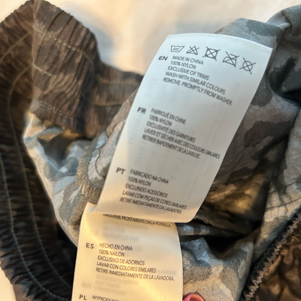 Varley Beckett Camo Joggers - Picture 13 of 15